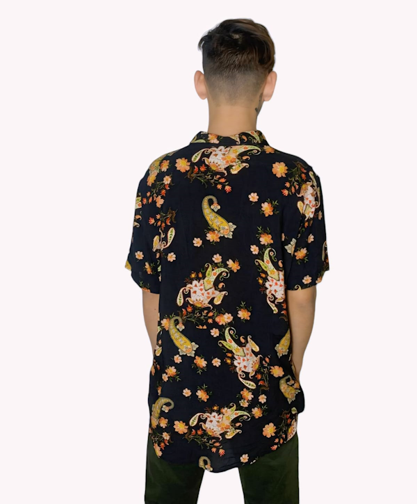 CAMISA MASCULINO GUESS MYSTIC FLOWER ECO MANGAS CORTAS