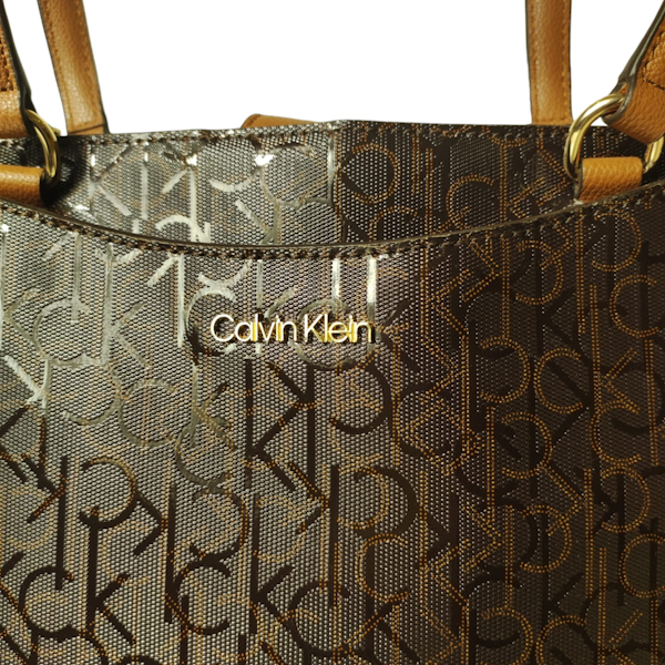 BOLSO DE MANO FEMENINO CALVIN KLEIN MAVIS LOGO TOTE BRN