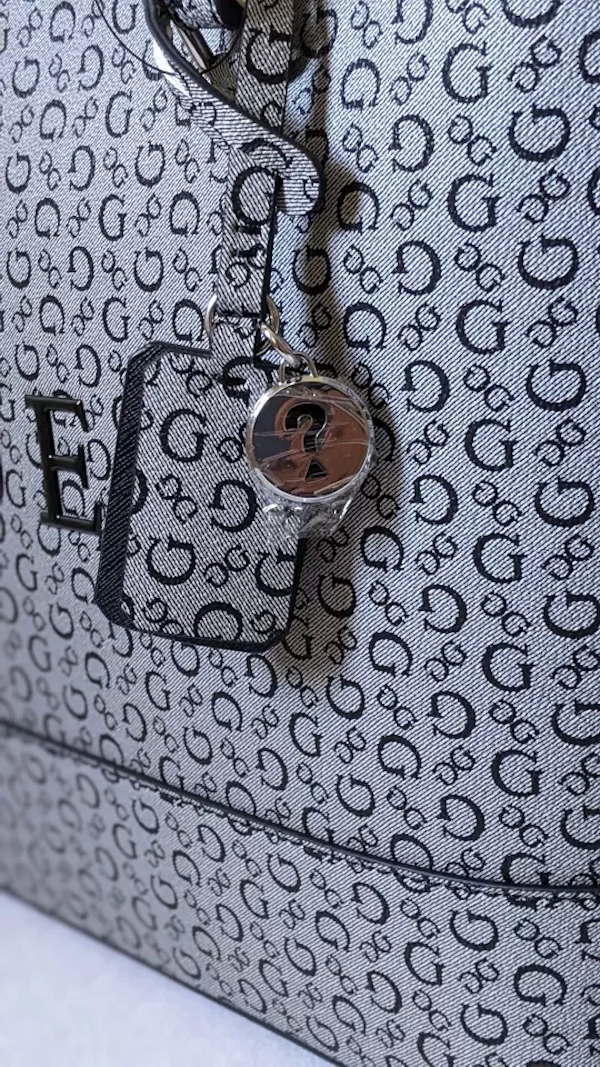 BOLSO FEMENINO GUESS TOTE RODNEY MULTI BLACK