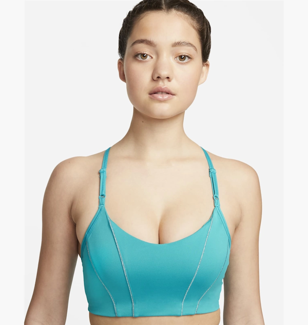 TOP DEPORTIVO NIKE DRI-FIT INDY METALLIC TAPE DE SUJECIÓN LIGERA AZUL CLARO