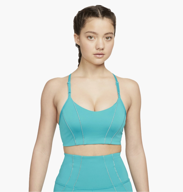 TOP DEPORTIVO NIKE DRI-FIT INDY METALLIC TAPE DE SUJECIÓN LIGERA AZUL CLARO