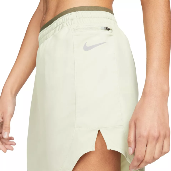 SHORTS DEPORTIVO FEMENINO NIKE DRI-FIT TEMPO LUXE 5″