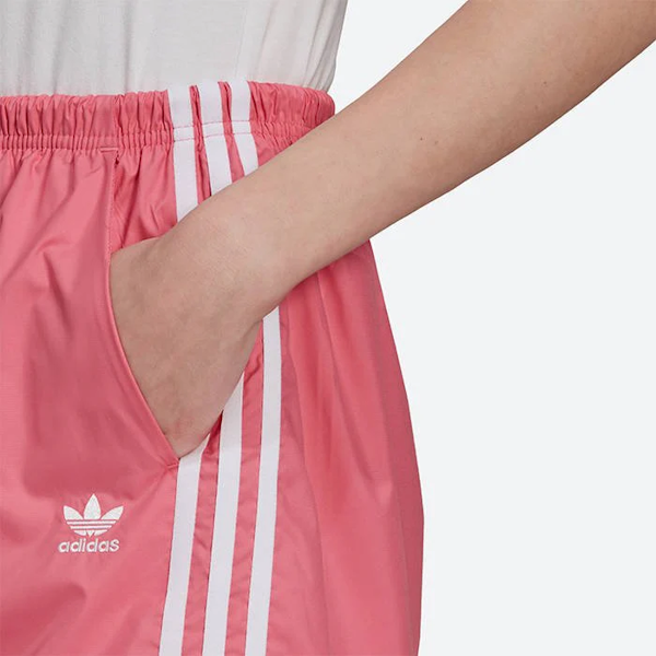 SHORT DEPORTIVO FEMENINO ADIDAS ADICOLOR RIPSTOP