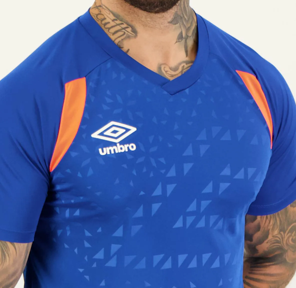 CAMISETA DEPORTIVO MASCULINO UMBRO DIAMOND RELIEF MANGAS CORTAS