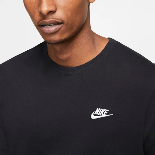 CAMISETA NIKE SPORTSWEAR CLUB TEE MANGAS CORTAS