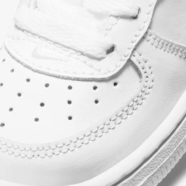 CALZADO INFANTIL NIKE AIR FORCE 1 06 TRIPLE WHITE
