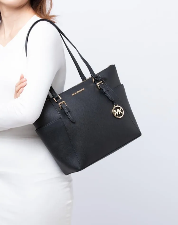 BOLSO DE MANO FEMENINO MICHAEL KORS CHARLOTTE GRANDE DE PIEL SAFFIANO CON CIERRE SUPERIOR