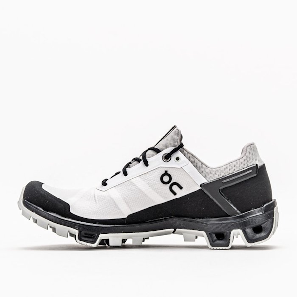 CALZADO DEPORTIVO FEMENINO ON-RUNNING CLOUDVENTURE PEAK