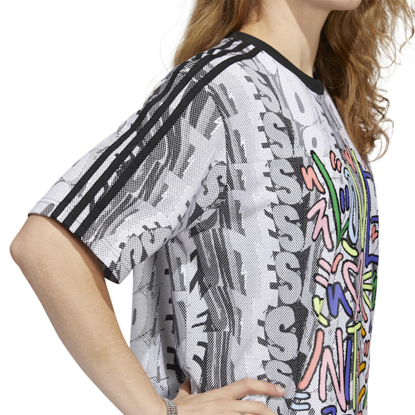 VESTIDO FEMENINO ADIDAS LOVE UNITES DOODLE MANGAS CORTAS