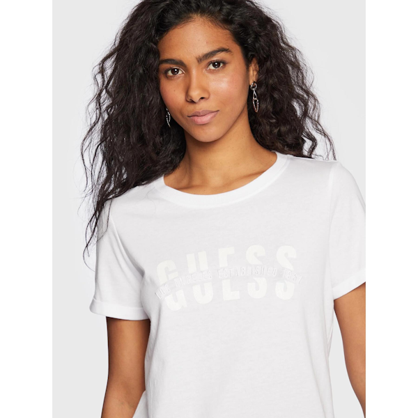 CAMISETA FEMENINO GUESS REGULAR FIT MANGAS CORTAS