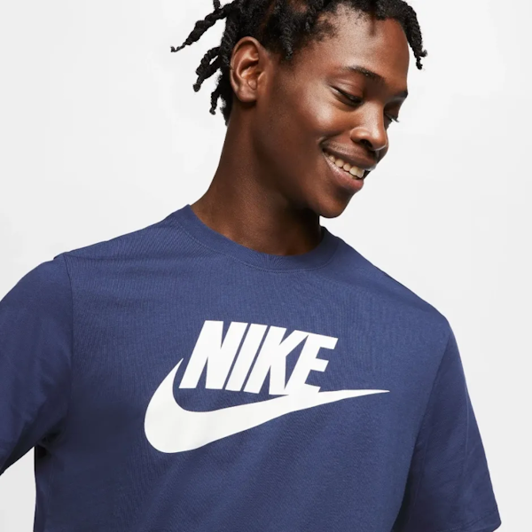 CAMISETA DEPORTIVO MASCULINO NIKE NSW TEE ICON FUTURA MANGAS CORTAS