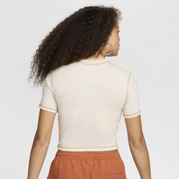 CAMISETA CASUAL FEMENINO NIKE SPORTSWEAR CHILL KNIT CROPPED MANGAS CORTAS