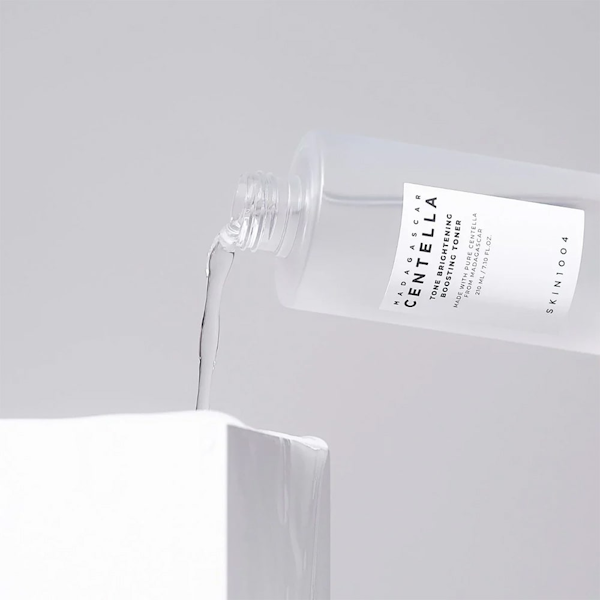 TÓNICO FACIAL SKIN1004 MADAGASCAR CENTELLA TONE BRIGHTENING BOOSTING 210ML