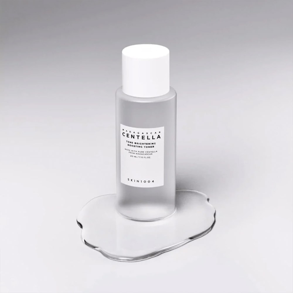 TÓNICO FACIAL SKIN1004 MADAGASCAR CENTELLA TONE BRIGHTENING BOOSTING 210ML