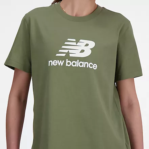 CAMISETA DEPORTIVO FEMENINO NEW BALANCE SPORT ESSENTIALS JERSEY LOGO MANGAS CORTAS